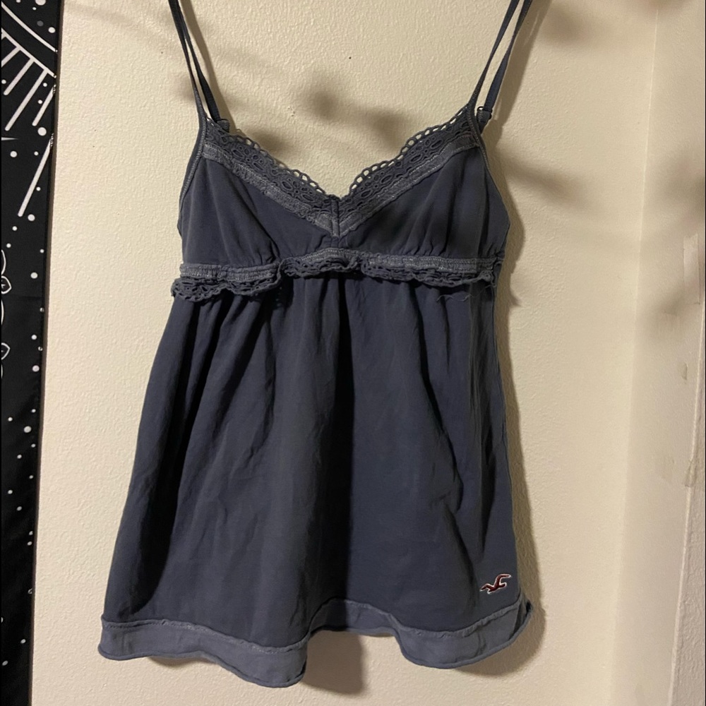 hollister shirt extra small